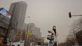 Recuperación de industria china y clima cálido impulsan el aumento del smog en 1T: ministerio