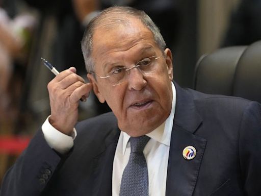 Guerre en Ukraine : Sergueï Lavrov « n’écoute pas » Volodymyr Zelesnky et Moscou tacle le « suicide culturel » de Paris