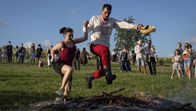 WATCH: War can't stop Ukrainian tradition