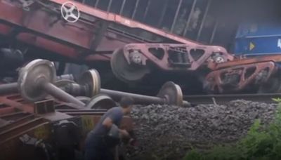 Choque de trenes en India: El expreso de Kanchanjunga descarrila a causa del impacto y mueren cinco personas