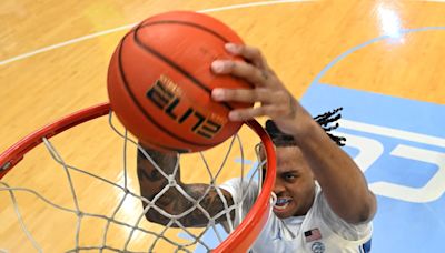 Armando Bacot dunks over former Miami foe in NBA Summer League