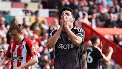 Raúl Jiménez deja escapar la victoria del Fulham con increíble falla vs Brentford | VIDEO