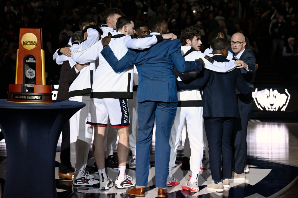 What happens to UConn men’s basketball roster if coach Dan Hurley leaves for Lakers?