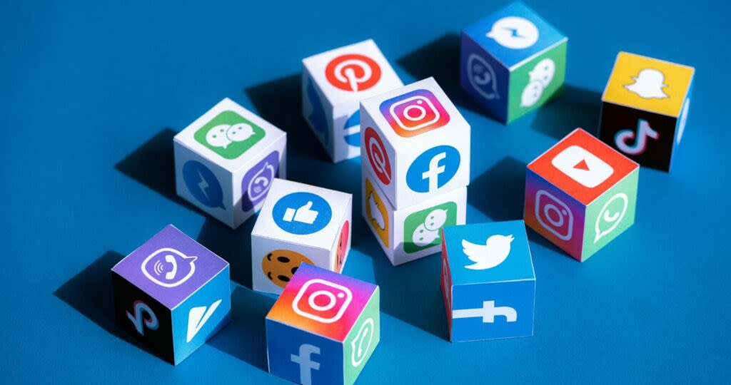 Social Media Marketing 2024: Ultimate Guide