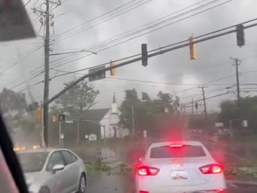 Maryland drivers maneuver through flying debris during tornado: 'I braced for impact'