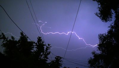 Severe weather looms over Chicago forecast with risk of heavy downpours, hail, isolated tornadoes