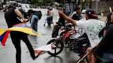 Al menos dos personas mueren durante intensas protestas en Venezuela