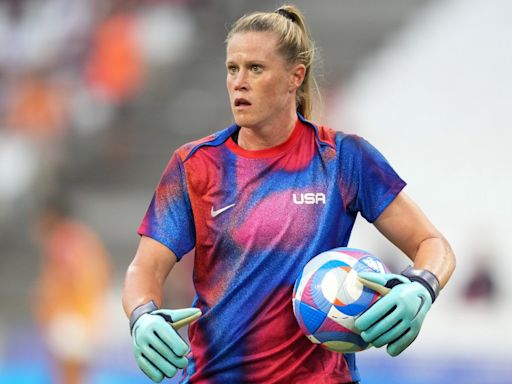 Connecticut native Alyssa Naeher near-perfect in net as U.S. women's soccer advances to quarterfinals