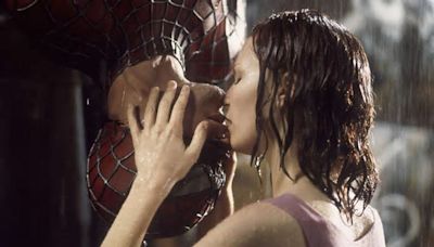 Kirsten Dunst Says Tobey Maguire 'Couldn't Breathe' During Spider-Man Upside-Down Kiss in 'Freezing' Rain