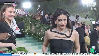 El viral de Rosalía por su acento en la Gala Met deja loco a Alfonso Arús: "No sabía que fuera puertorriqueña"