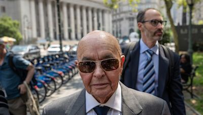 Billionaire Joe Lewis’ Pilot Avoids Prison for Insider Trading