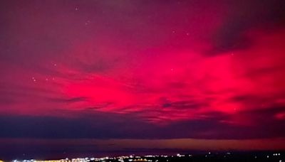 Auroras australes en Chile: ¿por qué son rojas y no verdes como las boreales? - La Tercera
