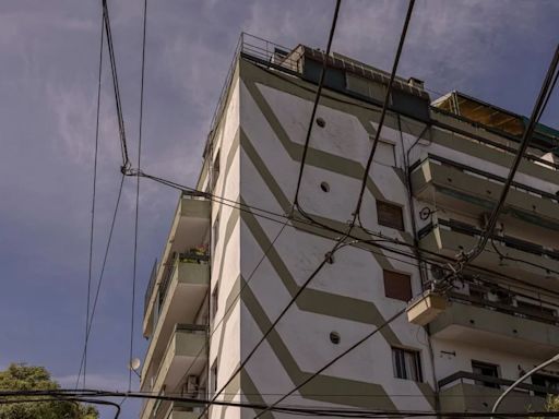 Milei comienza la quita de subsidios a cuentas de electricidad de los argentinos más pobres