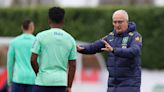 Dorival começa missão de reerguer seleção diante de Inglaterra embalada