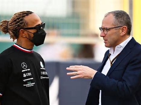 Stefano Domenicali advierte a Lewis Hamilton de la "mentalidad" de Ferrari