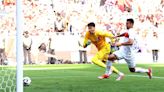 El blooper del torneo: Turquía se hizo un insólito gol en contra ante Portugal en un partido clave de la Eurocopa