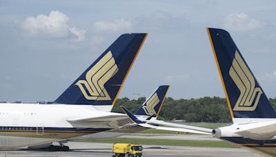 Singapore Airlines Staff to Get Nearly 8 Months of Bonus After Record Profit: ST