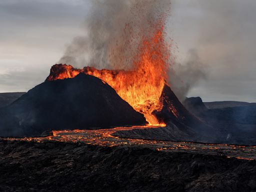 Iceland volcano update: Rush to block lava from engulfing power plant