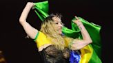 Madonna reforça ativismo e carinho por publico brasileiro com homenagens em show