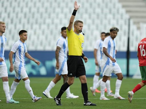 Messi estalla tras escándalo del VAR en Argentina-Marruecos por los Juegos Olímpicos - El Diario NY