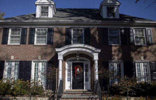 ‘Home Alone’ house for sale in Chicago suburb. See the transformed interior