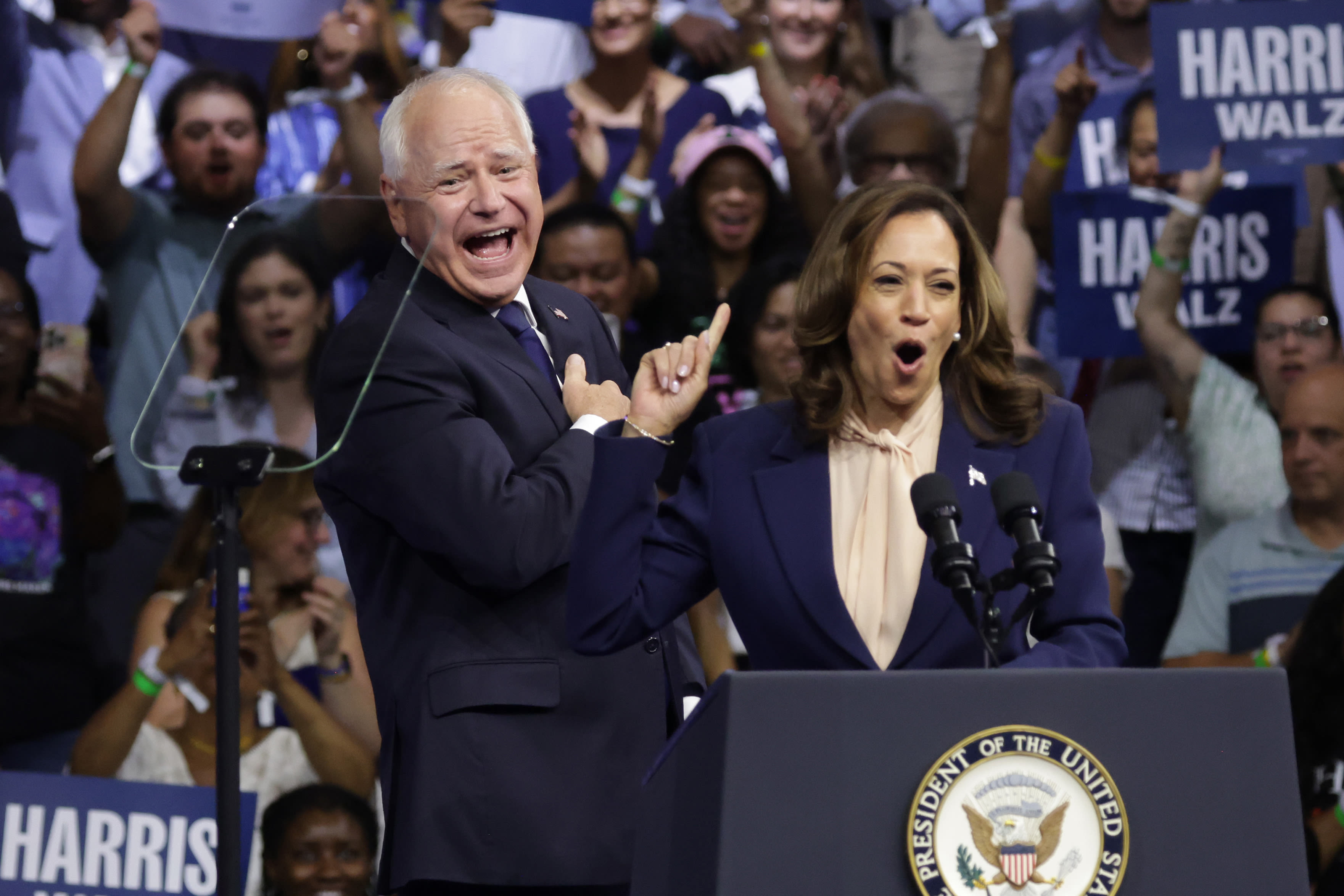 Kamala Harris' reaction to Tim Walz' JD Vance jab goes viral