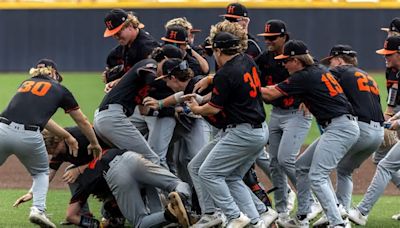 No. 7 Hoover outlasts No. 5 Hewitt-Trussville in Class 7A Top 10 battle, advances to quarterfinals