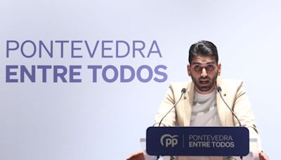 El PP recupera a un concejal de A Illa condenado por violencia machista y alaba su lucha por la igualdad