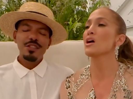 Jennifer Lopez sings ‘Happy Days Are Here Again’ amid marital woes