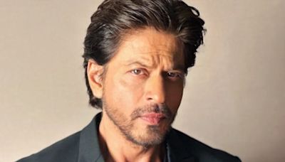 Shah Rukh Khan Flies To US For An Eye Surgery