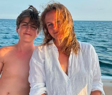 Alicia Silverstone celebra el 13 cumpleaños de su único hijo, convertido en un clon de su madre