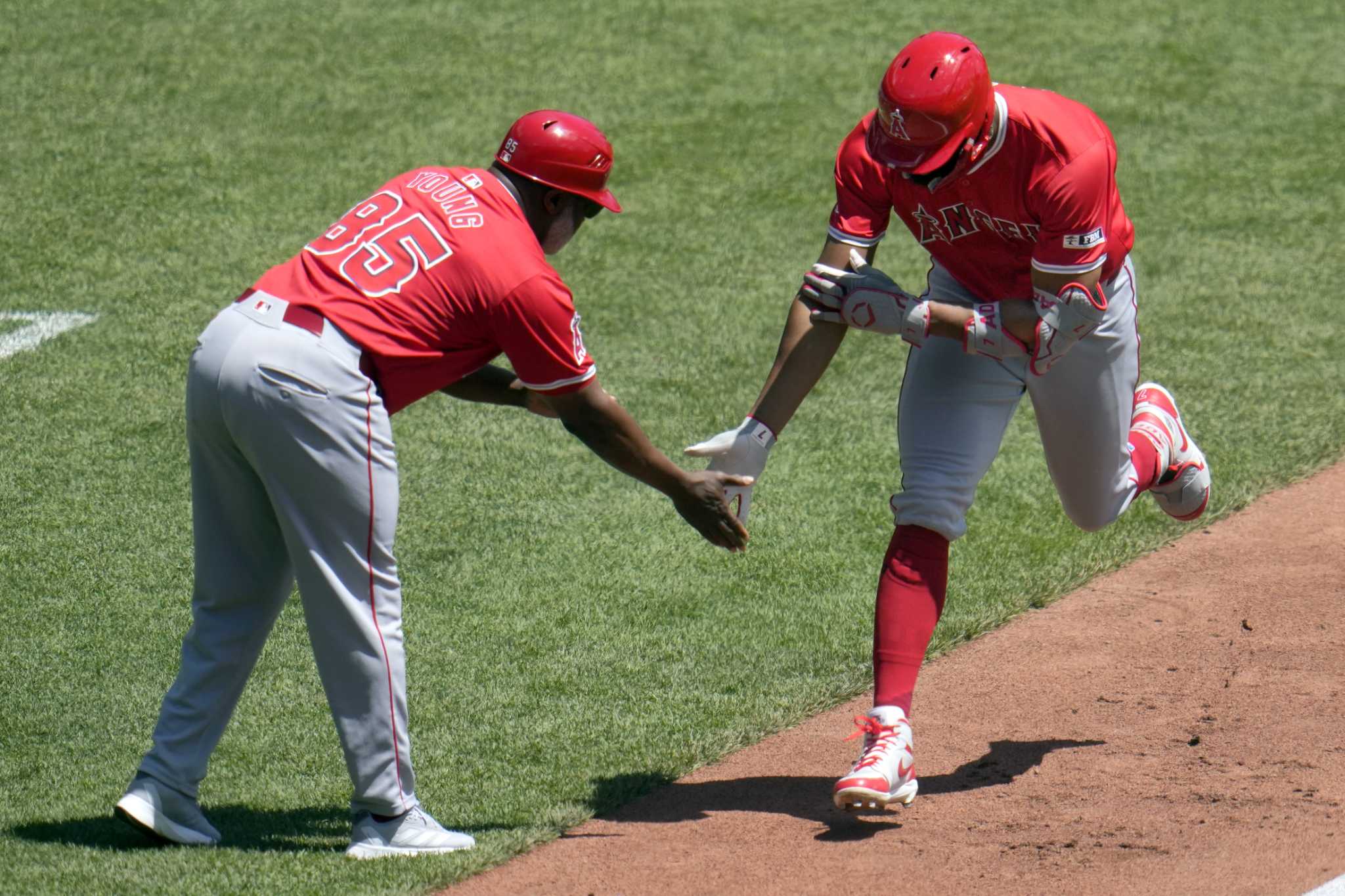 Adell homers, Angels rally past Pirates 5-4 to earn first series victory since early April