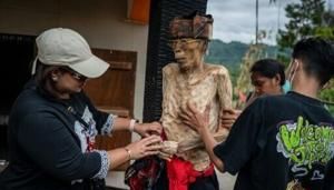 Indonesian villagers dress corpses in ritual for the dead | Fox 11 Tri Cities Fox 41 Yakima