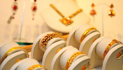 Gold rate today: Yellow metal rises above ₹72,800 per 10 grams