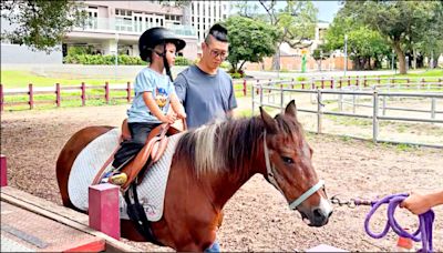 《台中》暑假遊后里馬場 看馬戲團、騎鐵馬