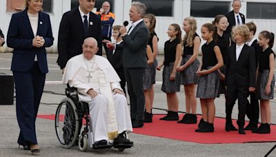 Pope denounces abuse cover-ups as he wraps thorny Belgium visit