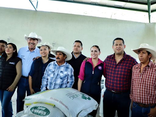 Entregan apoyos y sistemas de captación de agua para comunidades de Victoria