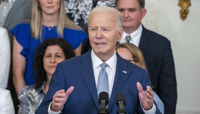 Un legislador republicano propone juicio político contra Biden por freno de armas a Israel