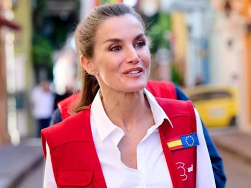 Letizia recupera el chaleco rojo de cooperante: la fecha de su próximo viaje y el motivo del cambio de destino