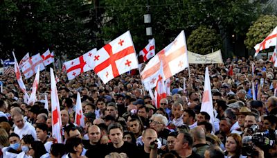 ‘Ley rusa’ en Georgia: el partido gobernante envía a sus partidarios a las calles