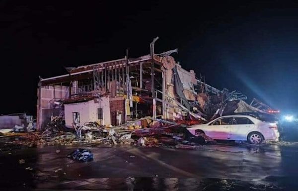 Texas, Oklahoma hit by tornadoes: 5 dead in Valley View, Cooke County sheriff says