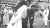VA reverses plan to ban iconic WWII kiss photo from medical sites