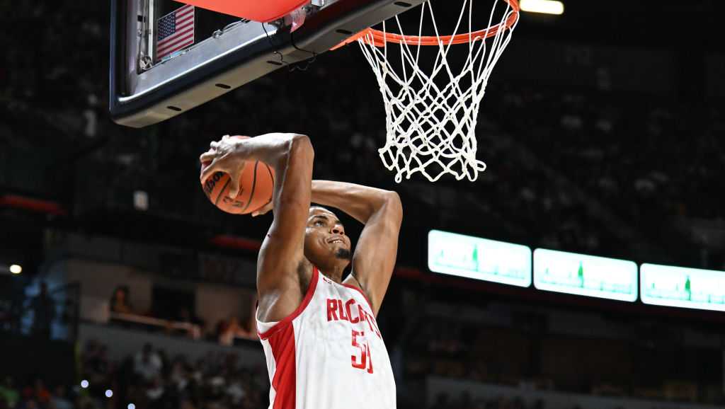 Report: Kings sign center Orlando Robinson to one-year deal