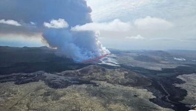 Iceland volcano spews lava and smoke for a second day