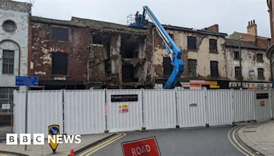 Work starts on stabilising collapsed building