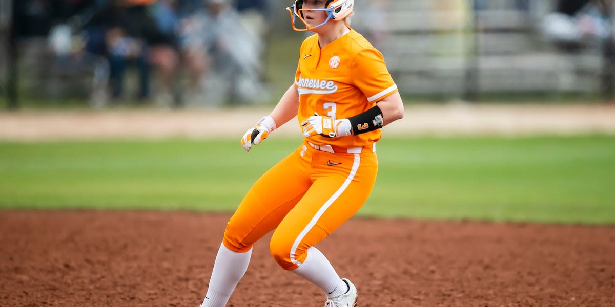 Pannell’s walk off gives Lady Vols senior day sweep of Kentucky