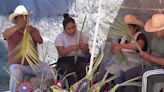 Artesanos de palma viven 'viacrucis' por sequía e incendios en Oaxaca, en el sur de México