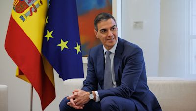 Pedro Sánchez apoya al fiscal general del Estado y cree que no debe dimitir si es imputado: solo aclaró un bulo