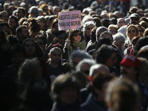 Espanha aprova aborto para jovens de 16 e 17 anos sem autorização dos pais