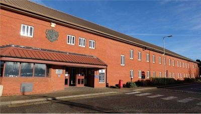 Prison officer's 'thousands of texts' with inmate
